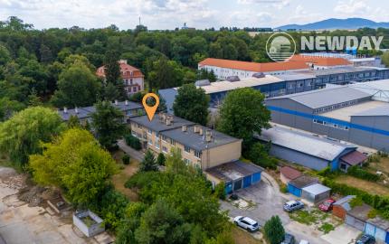 NEWDAY | NA PREDAJ 3-izbový byt (74 m2) + 2 veľké pivnice (28 m2) | pôvodný stav | Pod kalváriou – Topoľčany