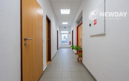 NEWDAY | NA PRENÁJOM obchodný priestor s plechovým skladom | 99 m2 + 40 m2 | Pivovarská - Ilava