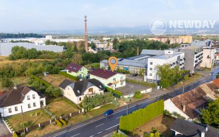 NEWDAY | NA PRENÁJOM obchodný priestor s plechovým skladom | 99 m2 + 40 m2 | Pivovarská - Ilava