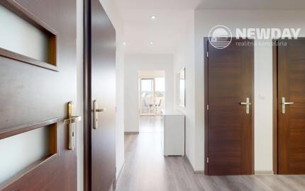 NEWDAY | NA PREDAJ | zrekonštruovaný 3-izbový byt s lodžiou s výhľadom na centrum Trenčína | Hviezdoslavova | 62,5 m²