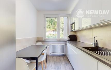 NEWDAY | NA PREDAJ | zrekonštruovaný 3-izbový byt s lodžiou s výhľadom na centrum Trenčína | Hviezdoslavova | 62,5 m²