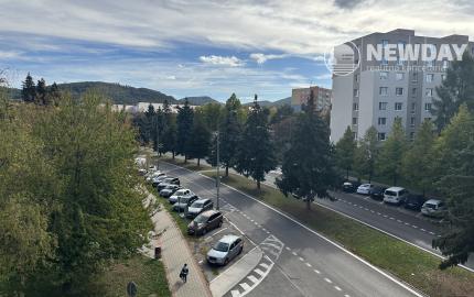 NEWDAY | NA PRENÁJOM | 2-izbový slnečný byt s 2 balkónmi | SNP | 59 m²