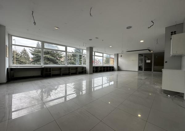 NA PRENÁJOM ZREKONŠTRUOVANÝ obchodný priestor pre kancelárie či prevádzku, Nová Dubnica - 124-150 m2