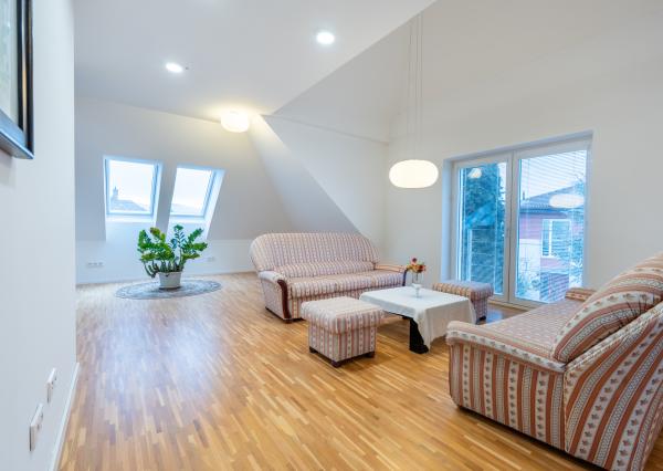 NEWDAY | NA PRENÁJOM rodinný dom na podnikanie | 117 m2 kancelárie, 29 m2 sklad | 505 m2 pozemok | Bezručova - Trenčín