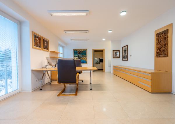 NEWDAY | NA PRENÁJOM rodinný dom na podnikanie | 117 m2 kancelárie, 29 m2 sklad | 505 m2 pozemok | Bezručova - Trenčín