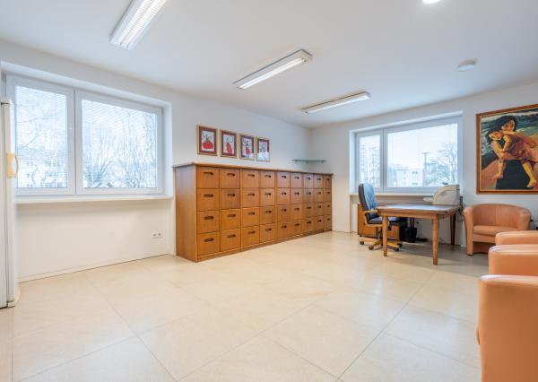 NEWDAY | NA PRENÁJOM rodinný dom na podnikanie | 117 m2 kancelárie, 29 m2 sklad | 505 m2 pozemok | Bezručova - Trenčín