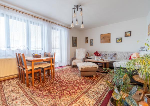 NEWDAY | NA PREDAJ priestranný 5-izbový podpivničený rodinný dom | 265 m2 úžitková plocha | 409 m2 pozemok | A. Sládkoviča - Nová Dubnica