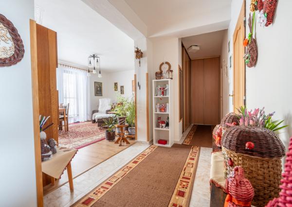 NEWDAY | NA PREDAJ priestranný 5-izbový podpivničený rodinný dom | 265 m2 úžitková plocha | 409 m2 pozemok | A. Sládkoviča - Nová Dubnica