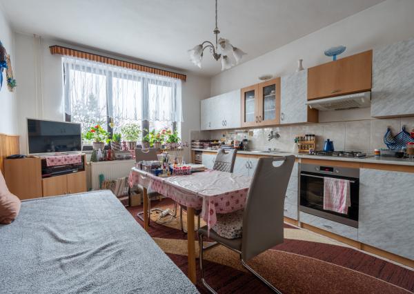 NEWDAY | NA PREDAJ priestranný 5-izbový podpivničený rodinný dom | 265 m2 úžitková plocha | 409 m2 pozemok | A. Sládkoviča - Nová Dubnica