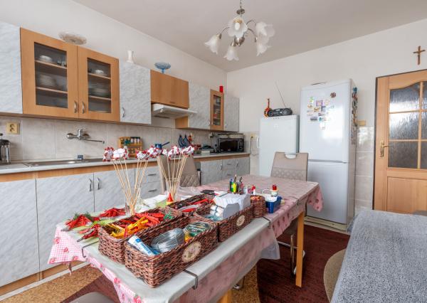 NEWDAY | NA PREDAJ priestranný 5-izbový podpivničený rodinný dom | 265 m2 úžitková plocha | 409 m2 pozemok | A. Sládkoviča - Nová Dubnica