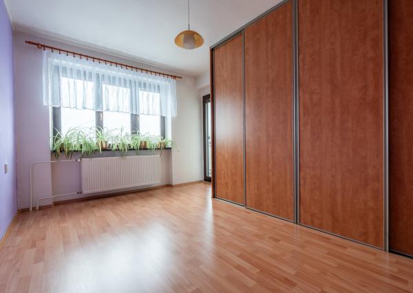 NEWDAY | NA PREDAJ priestranný 5-izbový podpivničený rodinný dom | 265 m2 úžitková plocha | 409 m2 pozemok | A. Sládkoviča - Nová Dubnica