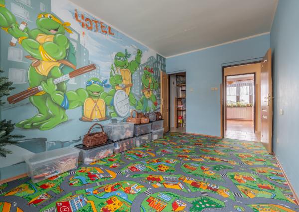 NEWDAY | NA PREDAJ priestranný 5-izbový podpivničený rodinný dom | 265 m2 úžitková plocha | 409 m2 pozemok | A. Sládkoviča - Nová Dubnica