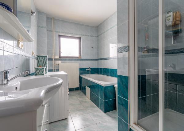 NEWDAY | NA PREDAJ priestranný 5-izbový podpivničený rodinný dom | 265 m2 úžitková plocha | 409 m2 pozemok | A. Sládkoviča - Nová Dubnica