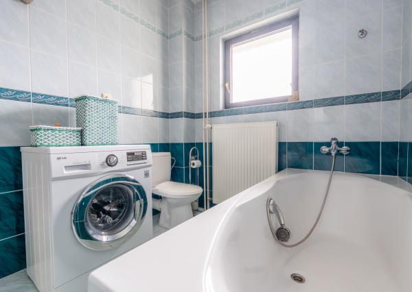 NEWDAY | NA PREDAJ priestranný 5-izbový podpivničený rodinný dom | 265 m2 úžitková plocha | 409 m2 pozemok | A. Sládkoviča - Nová Dubnica