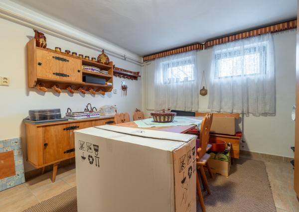NEWDAY | NA PREDAJ priestranný 5-izbový podpivničený rodinný dom | 265 m2 úžitková plocha | 409 m2 pozemok | A. Sládkoviča - Nová Dubnica