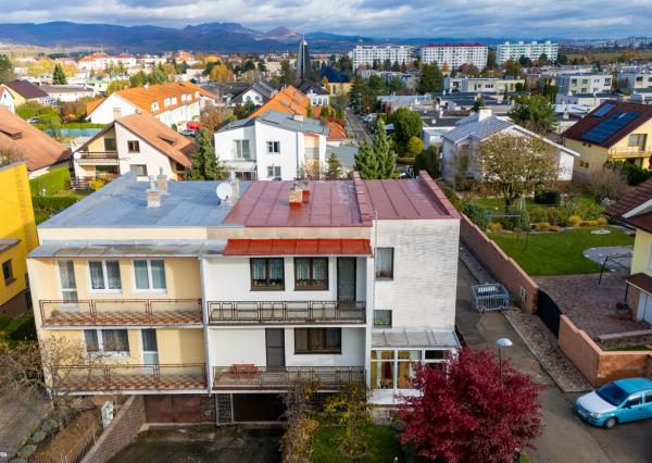 NEWDAY | NA PREDAJ priestranný 5-izbový podpivničený rodinný dom | 265 m2 úžitková plocha | 409 m2 pozemok | A. Sládkoviča - Nová Dubnica