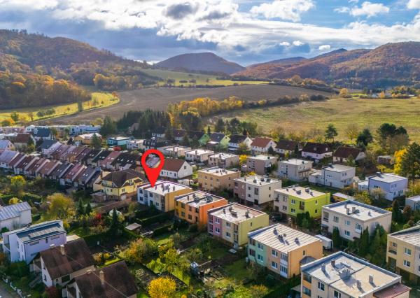 NEWDAY | NA PREDAJ priestranný 5-izbový podpivničený rodinný dom | 265 m2 úžitková plocha | 409 m2 pozemok | A. Sládkoviča - Nová Dubnica