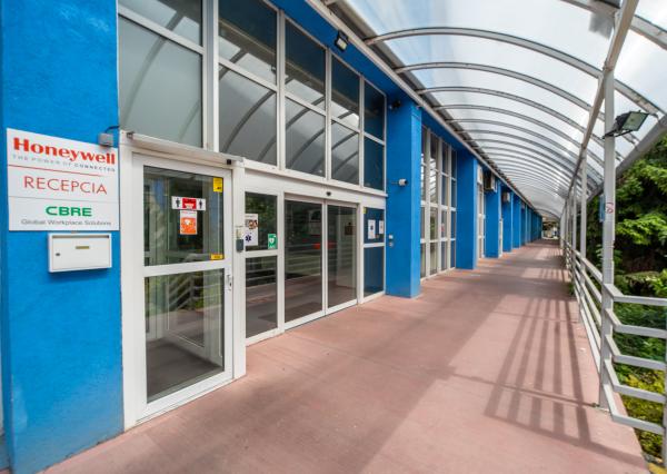 NEWDAY | NA PRENÁJOM funkčné udržiavané výrobné / skladové priestory |  do 12 000 m2 | bývalá budova Honeywellu | industriálny park na Nitrianskej ceste - Partizánske