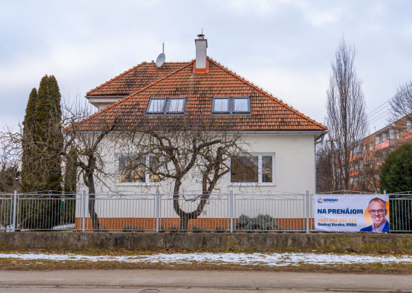 NEWDAY | NA PRENÁJOM rodinný dom na podnikanie | 117 m2 kancelárie, 29 m2 sklad | 505 m2 pozemok | Bezručova - Trenčín