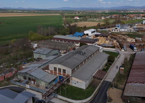 NEWDAY | NA PREDAJ funkčný a udržiavaný výrobný areál | 2400 m2 vnútorná rozloha | 5500 m2 pozemok | Priemyselný park – Bošany
