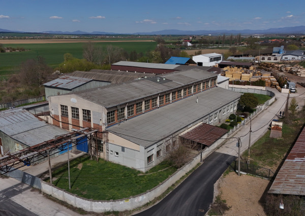 NEWDAY | NA PREDAJ funkčný a udržiavaný výrobný areál | 2400 m2 vnútorná rozloha | 5500 m2 pozemok | Priemyselný park – Bošany