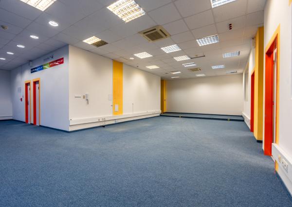 !!! AKCIOVÁ CENA - UŽ OD 3,90 EUR / M2 | NA PRENÁJOM funkčné obchodné / kancelárske priestory rôznej metráže | industriálny park na Nitrianskej ceste - Partizánske