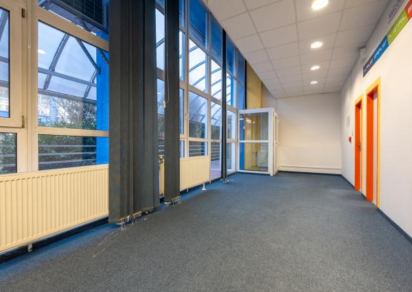 !!! AKCIOVÁ CENA - UŽ OD 3,90 EUR / M2 | NA PRENÁJOM funkčné obchodné / kancelárske priestory rôznej metráže | industriálny park na Nitrianskej ceste - Partizánske