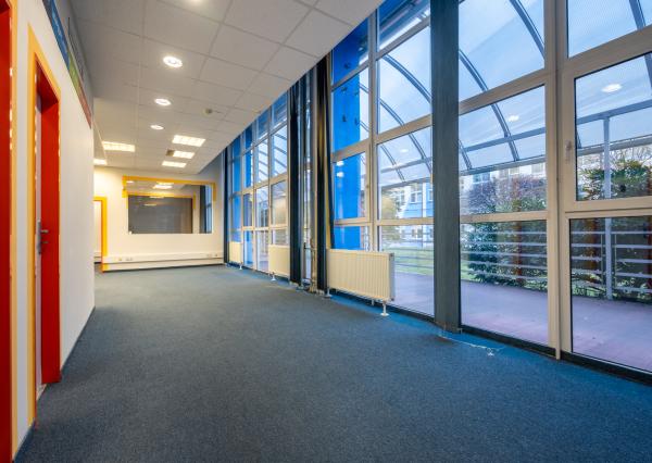 !!! AKCIOVÁ CENA - UŽ OD 3,90 EUR / M2 | NA PRENÁJOM funkčné obchodné / kancelárske priestory rôznej metráže | industriálny park na Nitrianskej ceste - Partizánske