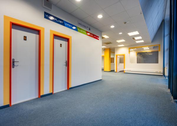 !!! AKCIOVÁ CENA - UŽ OD 3,90 EUR / M2 | NA PRENÁJOM funkčné obchodné / kancelárske priestory rôznej metráže | industriálny park na Nitrianskej ceste - Partizánske