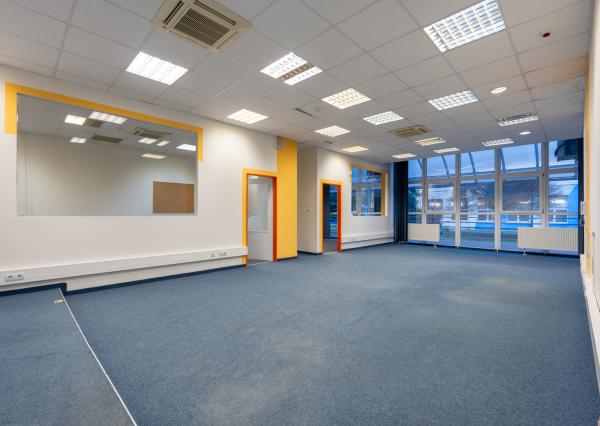 !!! AKCIOVÁ CENA - UŽ OD 3,90 EUR / M2 | NA PRENÁJOM funkčné obchodné / kancelárske priestory rôznej metráže | industriálny park na Nitrianskej ceste - Partizánske