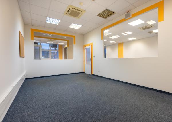 !!! AKCIOVÁ CENA - UŽ OD 3,90 EUR / M2 | NA PRENÁJOM funkčné obchodné / kancelárske priestory rôznej metráže | industriálny park na Nitrianskej ceste - Partizánske