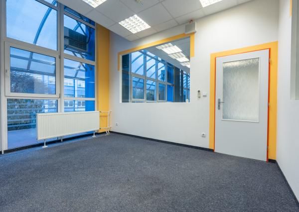 !!! AKCIOVÁ CENA - UŽ OD 3,90 EUR / M2 | NA PRENÁJOM funkčné obchodné / kancelárske priestory rôznej metráže | industriálny park na Nitrianskej ceste - Partizánske