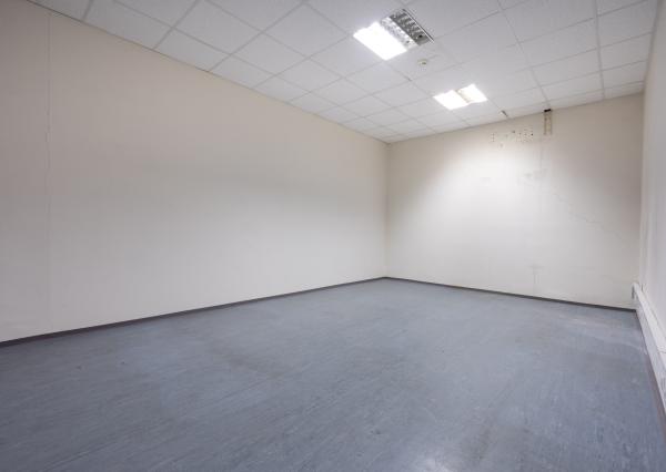 !!! AKCIOVÁ CENA - UŽ OD 3,90 EUR / M2 | NA PRENÁJOM funkčné obchodné / kancelárske priestory rôznej metráže | industriálny park na Nitrianskej ceste - Partizánske