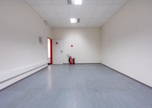 !!! AKCIOVÁ CENA - UŽ OD 3,90 EUR / M2 | NA PRENÁJOM funkčné obchodné / kancelárske priestory rôznej metráže | industriálny park na Nitrianskej ceste - Partizánske