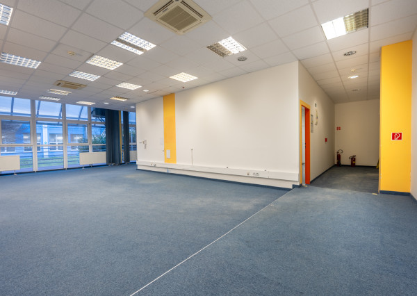 !!! AKCIOVÁ CENA - UŽ OD 3,90 EUR / M2 | NA PRENÁJOM funkčné obchodné / kancelárske priestory rôznej metráže | industriálny park na Nitrianskej ceste - Partizánske