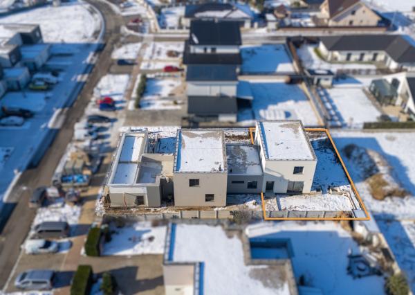 NA PREDAJ 5-izbový poschodový byt + KK + záhrada + pivnica + 2 park. miesta, Dubová ul. - N. Dubnica