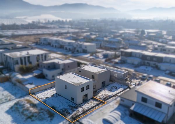 NA PREDAJ 5-izbový poschodový byt + KK + záhrada + pivnica + 2 park. miesta, Dubová ul. - N. Dubnica