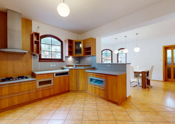 NEWDAY | NA PREDAJ 25-ročný rodinný dom s 2 bytovými jednotkami | 358 m2 úžitková plocha | 420 m2 pozemok | Partizánska - Trenčianske Teplice