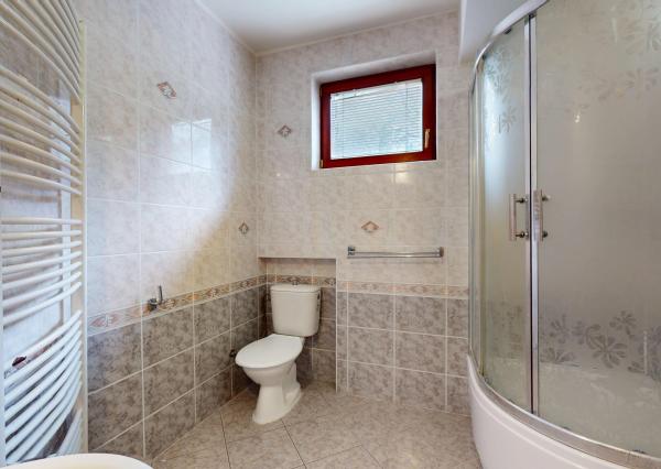 NEWDAY | NA PREDAJ 25-ročný rodinný dom s 2 bytovými jednotkami | 358 m2 úžitková plocha | 420 m2 pozemok | Partizánska - Trenčianske Teplice