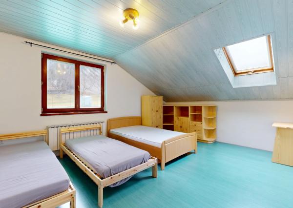 NEWDAY | NA PREDAJ 25-ročný rodinný dom s 2 bytovými jednotkami | 358 m2 úžitková plocha | 420 m2 pozemok | Partizánska - Trenčianske Teplice