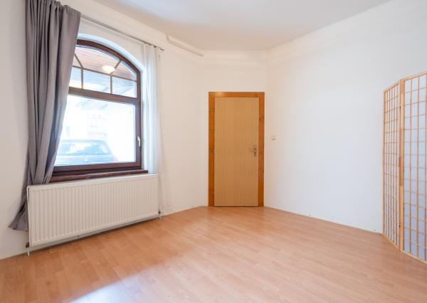 NEWDAY | NA PREDAJ 25-ročný rodinný dom s 2 bytovými jednotkami | 358 m2 úžitková plocha | 420 m2 pozemok | Partizánska - Trenčianske Teplice