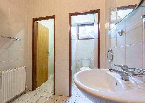 NEWDAY | NA PREDAJ 25-ročný rodinný dom s 2 bytovými jednotkami | 358 m2 úžitková plocha | 420 m2 pozemok | Partizánska - Trenčianske Teplice