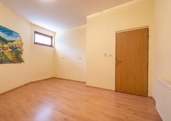 NEWDAY | NA PREDAJ 25-ročný rodinný dom s 2 bytovými jednotkami | 358 m2 úžitková plocha | 420 m2 pozemok | Partizánska - Trenčianske Teplice