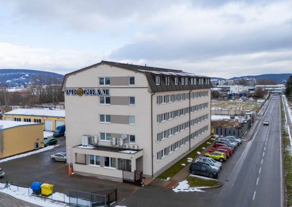 NEWDAY | NA PRENÁJOM kancelárske priestory v budove s recepciou | 18-36 m2 kancelárie | Budova Program® | Brnianska - Trenčín