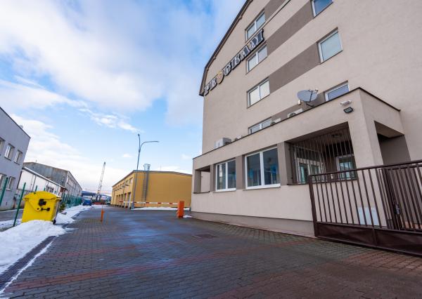 NEWDAY | NA PRENÁJOM kancelárske priestory v budove s recepciou | 18-36 m2 kancelárie | Budova Program® | Brnianska - Trenčín