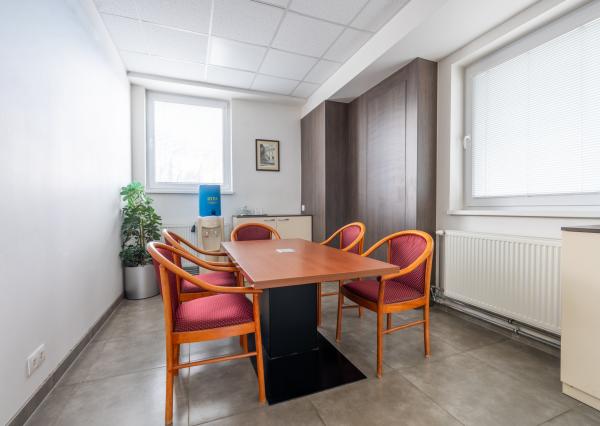 NEWDAY | NA PRENÁJOM kancelárske priestory v budove s recepciou | 18-36 m2 kancelárie | Budova Program® | Brnianska - Trenčín