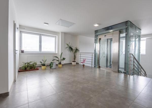 NEWDAY | NA PRENÁJOM kancelárske priestory v budove s recepciou | 18-36 m2 kancelárie | Budova Program® | Brnianska - Trenčín