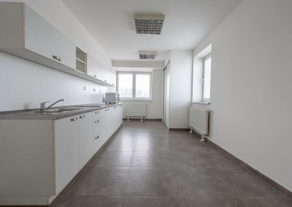 NEWDAY | NA PRENÁJOM kancelárske priestory v budove s recepciou | 18-36 m2 kancelárie | Budova Program® | Brnianska - Trenčín