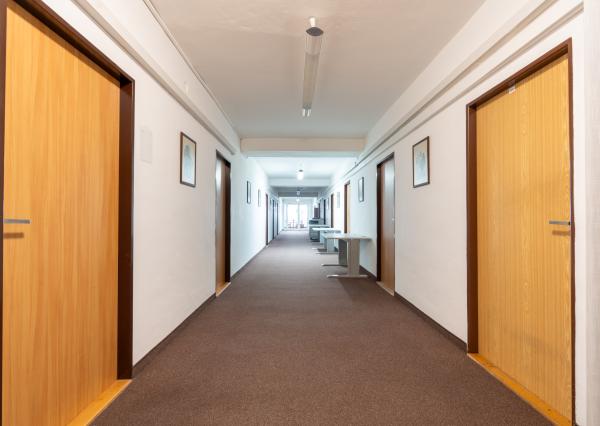 NEWDAY | NA PRENÁJOM kancelárske priestory v budove s recepciou | 18-36 m2 kancelárie | Budova Program® | Brnianska - Trenčín