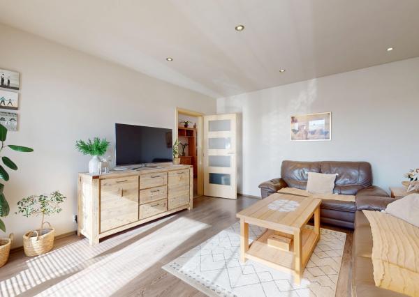 NEWDAY | NA PREDAJ priestranný 4-izbový byt s lodžiou | 90 m² | Dubnica nad Váhom – Centrum II.